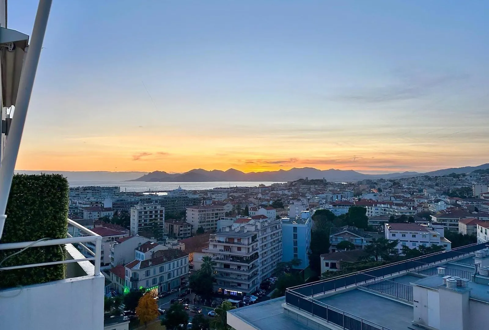 2 Bedroom Sea View Gallia Centre Cannes Parking France